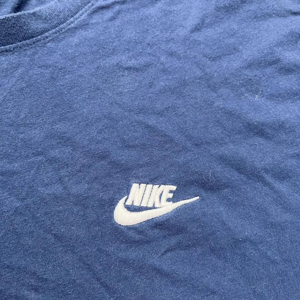 Nike Shirt Men 2XL Blue Short Sleeve Cotton Embroidered Logo Swoosh The Nike Tee - Picture 9 of 15